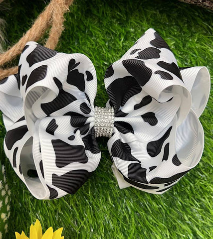 BLACK & WHITE COW SPOT PRINTED HAIR BOW.